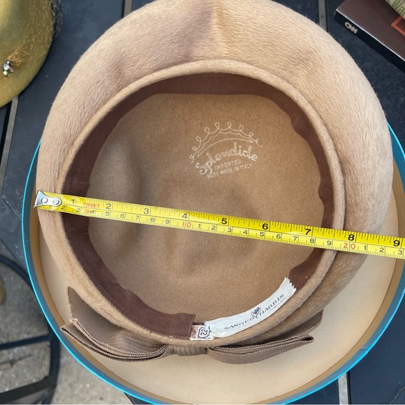 Vintage 1960s Ladies Tan Fur Felt Hat with Back Bow and Hat Box - Picture 17 of 17